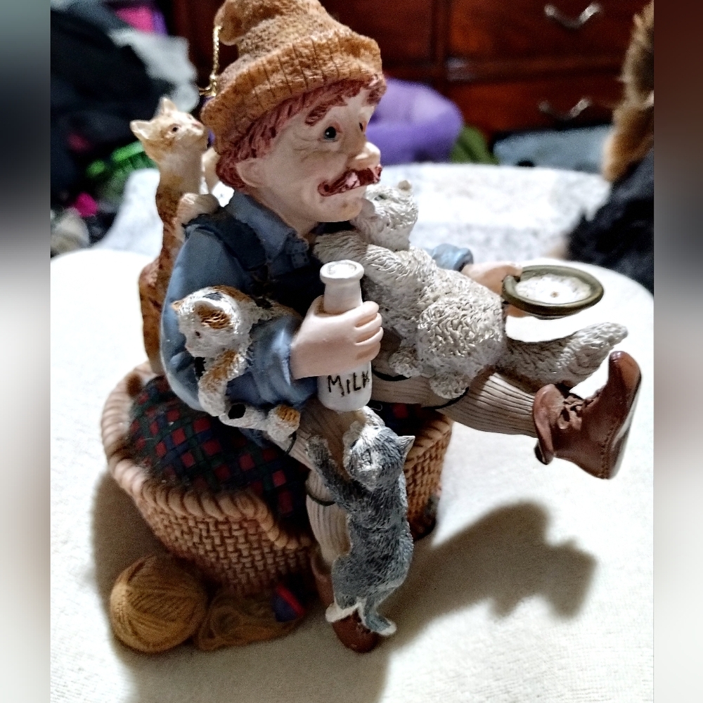 Vtg International Music Box Shenandoah Designs-Master Of Cats, Plays "A Friend"